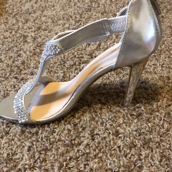 Shoes/ heels - Picture 3 of 4